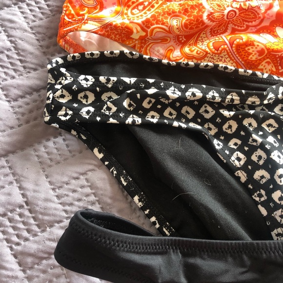 Lot of three sz l bikini/swim bottoms - Picture 3 of 3